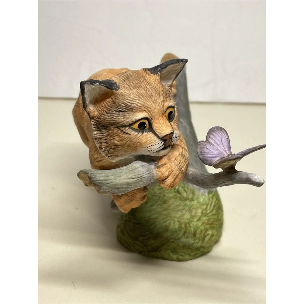 CAPTIVATED 1985 Franklin Mint Fine Porcelain Bobcat W/Butterfly Figurine Vintage